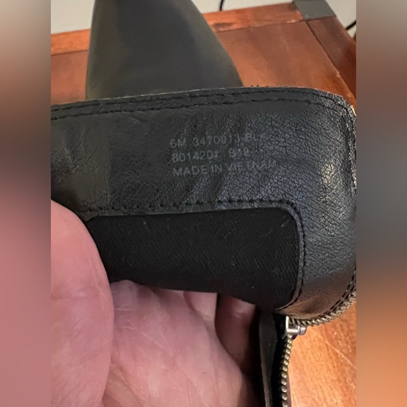 FRYE BLACK LEATHER ANKLE BOOTIES - Picture 8 of 9